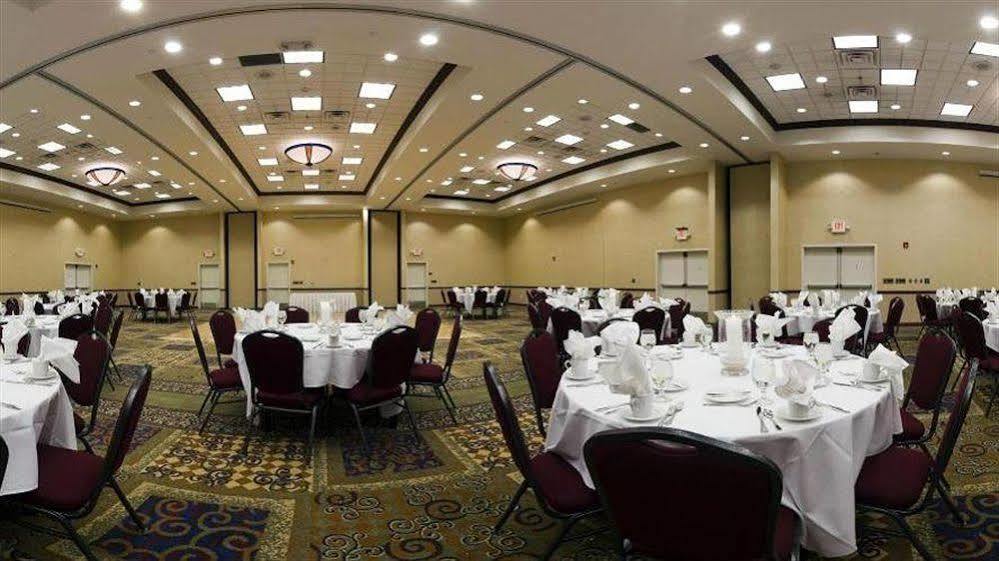 Holiday Inn Conference Center Marshfield, An Ihg Hotel Exterior foto